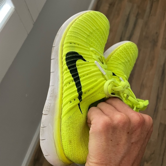 2 pair Nike size 7.5 women’s Free RN Flyknit - Picture 6 of 13